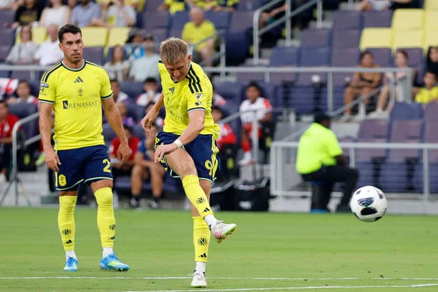 NASHVILLE, TN - AUGUST 09: Nashville SC forward Sam Surridge (9) takes a shot during a LeagueÕs Cup match between Nashville SC and AtlŽtico San Luis, August 9, 2026, at GEODIS Park in Nashville, Tennessee. (Photo by Matthew Maxey Icon Sportswire) SOCCER: AUG 09 Leagues Cup Nashville vs Atletico de San Luis EDITORIAL USE ONLY Icon26080922