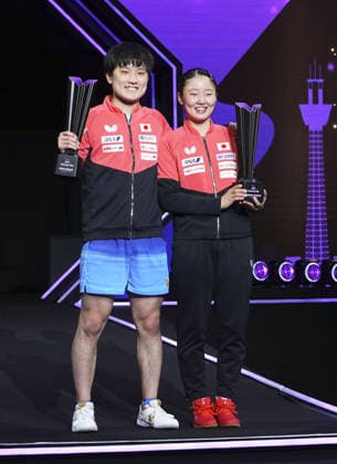 Table tennis, Tischtennis WTT Champions Japan s Miwa Harimoto (R) poses after winning the women s singles title at the WTT Champions Yokohama table tennis event in Yokohama, eastern Japan, on Aug. 9, 2026. Her brother Tomokazu (L) retained the men s crown.  A14AA0005625457P