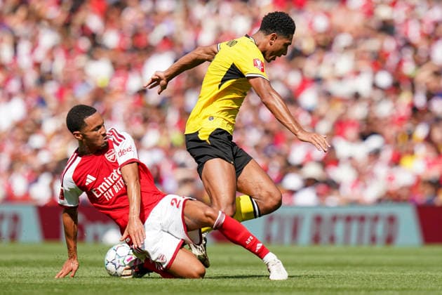 Arsenal v Dortmund, Emirates Cup Final Arsenal midfielder Ethan Nwaneri (22) tackles Borussia Dortmund midfielder Jobe Bellingham (7) during the Arsenal v Borussia Dortmund Emirates Cup Final at the Emirates Stadium, London, England on 9 August 2026 Credit: Robbie Hoad Every Second Media Editorial use only. All images are copyright Every Second Media Limited. No images may be reproduced without prior permission. Copyright: xIMAGO EveryxSecondxMediax ESM-2081-0132 RobbiexHoadx xEveryxSecondxMediax