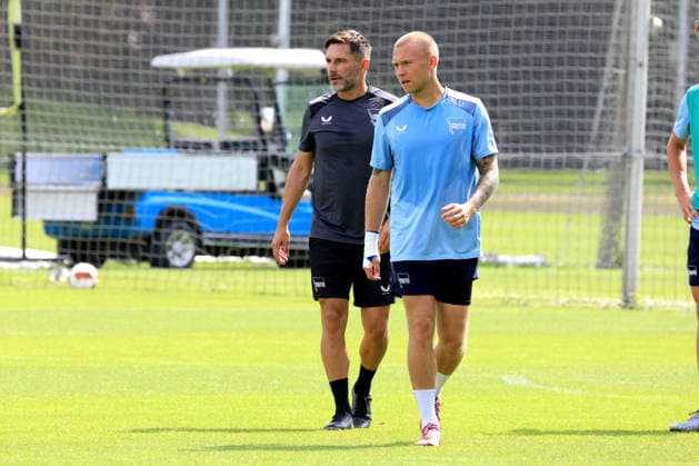 10.08.2026, DEU GER, Fussball , 2.Fussballbundesliga, Saison 2026 2027), Sportforum, Hertha BSC, Training Cheftrainer Stefan Leitl (Hertha BSC Berlin), Jon Dabur Thorsteinsson (Hertha BSC Berlin 24) 2. Liga: DFB DFL regulations prohibit any use of photographs as image sequences and or quasi-video) Berlin Sportforum Berlin Deutschland *** August 10, 2026, Germany, Soccer, 2. Bundesliga, 2026–2027 Season, Sportforum, Hertha BSC, Head Coach Stefan Leitl leading Hertha BSC Berlin in training, Jon Dabur Thorsteinsson, Hertha BSC Berlin, August 24, 2nd Division, DFB and DFL regulations prohibit any use of photographs as image sequences and or quasi-video, Berlin Sportforum, Berlin, Germany Copyright: xNordphotox xEnglerx