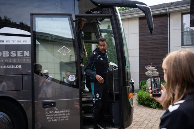 Football, Bundesliga 1, SV Werder Bremen, arrival at the training camp in Harsewinkel