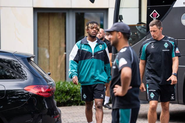 10.08.2026, GER Deutschland, Fussball, Saison 2026 2027, Trainingslager Werder Bremen, Ankunft der Mannschaft am Hotel-Residence Klosterpforte Samuel Mbangula (SV Werder Bremen, 7) Harsewinkel-Marienfeld Hotel-Residence Klosterpforte Nordrhein-Westfalen (NRW) Deutschland *** August 10, 2026, GER Germany, Soccer, 2026–2027 season, Werder Bremen training camp, team arrival at the Hotel Residence Klosterpforte, Samuel Mbangula, SV Werder Bremen, 7 Harsewinkel, Marienfeld, Hotel Residence Klosterpforte, North Rhine-Westphalia (NRW), Germany Copyright: xnordphotoxGmbHx xChristianxSchulzex