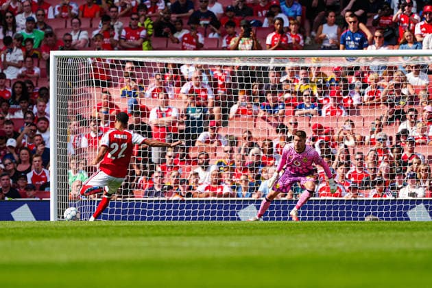 Ethan Nwaneri, Arsenal FC, 22; Alexander Meyer, Borussia Dortmund, 33, in a penalty shootout; ENG, Arsenal FC vs. Borussia Dortmund, soccer, 2026 Emirates Cup, 2026–2027 season, August 9, 2026, ENG, Arsenal FC vs. Borussia Dortmund, soccer, friendly match, 2026–2027 season, August 9, 2026, London Copyright: xEibner-Pressefoto MarcelxvonxFehrnx EP_MFN_P