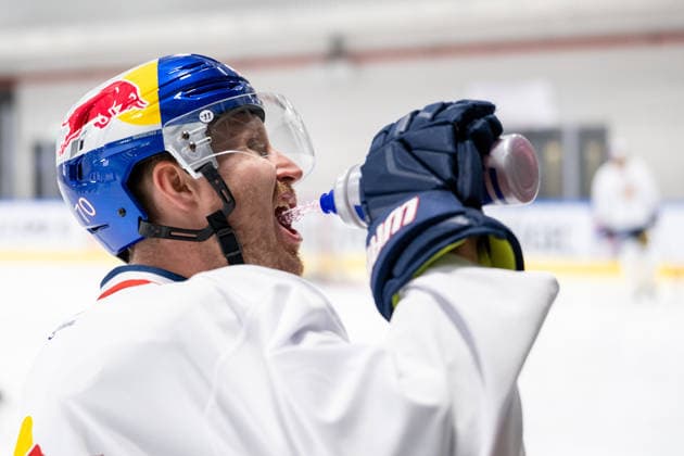 Maximilian Daubner 70 (EHC Red Bull Muenchen), EHC Red Bull Muenchen Pressetrainning, 10.08.2026 Muenchen Bayern Deutschland *** Maximilian Daubner, 70, EHC Red Bull Munich; EHC Red Bull Munich Press Workout, August 10, 2026, Munich, Bavaria, Germany Copyright: xkolbert-press UlrichxGamelx