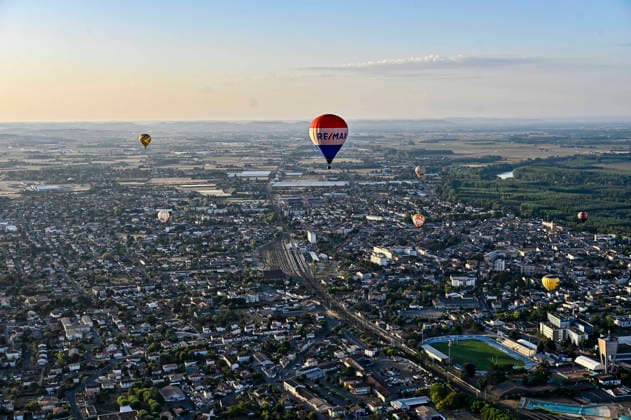 NEWS : Championnats de France de Montgolfieres - Marmande - 10 08 2026 Vol des Motgolfieres au dessus de la ville de Marmande en Lot et Garonne Marmande  Copyright: xThierryxBretonx