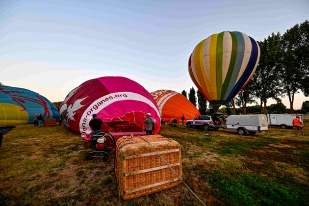 NEWS : Championnats de France de Montgolfieres - Marmande - 10 08 2026 Gonflage des Montgolfieres avant le decollage Marmande  Copyright: xThierryxBretonx