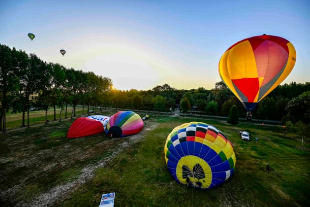 NEWS : Championnats de France de Montgolfieres - Marmande - 10 08 2026 Vol des Motgolfieres au dessus de la ville de Marmande en Lot et Garonne Marmande  Copyright: xThierryxBretonx