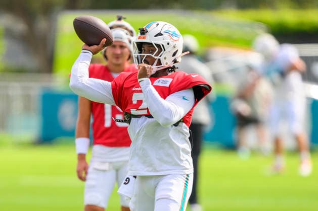 MIAMI GARDENS, FL - AUGUST 10: Miami Dolphins quarterback Malik Willis (2) throws the ball during the Miami Dolphins Training Camp on August 10 2026, at the Baptist Health Training Complex in Miami Gardens, FL. (Photo by Doug Murray Icon Sportswire) NFL, American Football Herren, USA AUG 10 Dolphins Training Camp EDITORIAL USE ONLY Icon796260810019