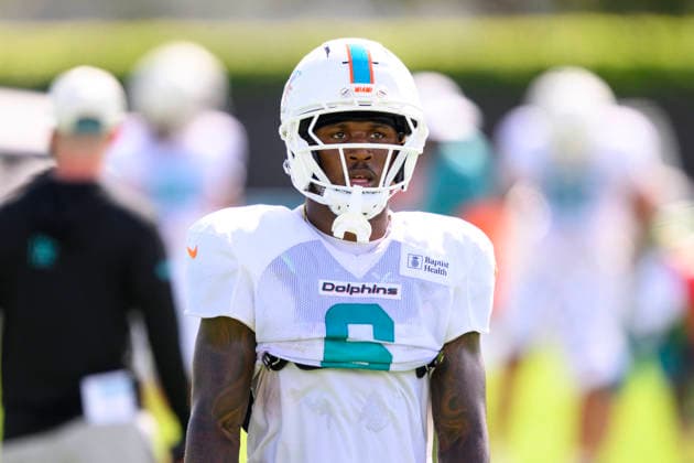 MIAMI GARDENS, FL - AUGUST 10: Miami Dolphins wide receiver Malik Washington (6) stands on the field during the Miami Dolphins Training Camp on August 10 2026, at the Baptist Health Training Complex in Miami Gardens, FL. (Photo by Doug Murray Icon Sportswire) NFL, American Football Herren, USA AUG 10 Dolphins Training Camp EDITORIAL USE ONLY Icon796260810048