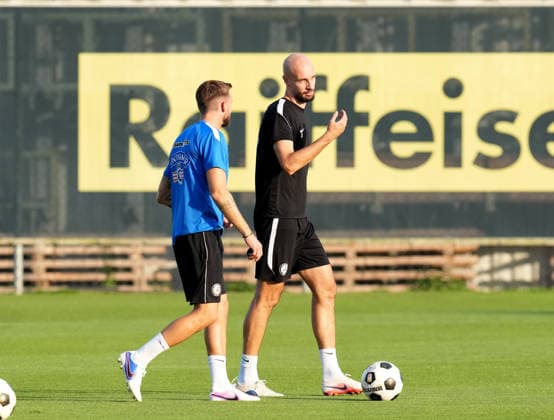 SOCCER - UEFA CL, Sturm vs Fenerbahce GRAZ,AUSTRIA,10.AUG.26 - SOCCER - UEFA Champions League, qualification, Sturm Graz vs Fenerbahce Istanbul, preview, training Sturm. Image shows head coach Fabio Ingolitsch and Gorenc Stankovic (Sturm).  GEPAxpictures xMichaelxRiedler