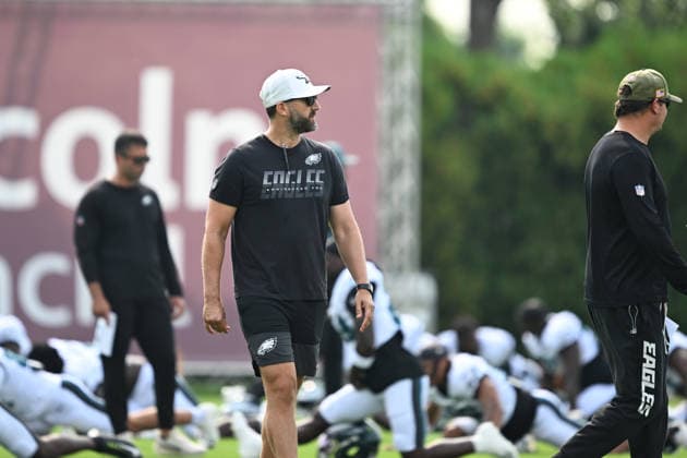 PHILADELPHIA, PA - AUGUST 10: Philadelphia Eagles head coach Nick Sirianni is shown during the Philadelphia Eagles training camp on August 10th, 2026 at Jefferson Health Training Complex in Philadelphia, PA. (Photo by Terence Lewis Icon Sportswire) NFL, American Football Herren, USA AUG 10 Eagles Training Camp EDITORIAL USE ONLY Icon260810036