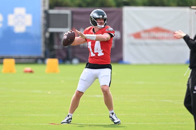 PHILADELPHIA, PA - AUGUST 10: Philadelphia Eagles quarterback Andy Daulton 14 throws the ball during the Philadelphia Eagles training camp on August 10th, 2026 at Jefferson Health Training Complex in Philadelphia, PA. (Photo by Terence Lewis Icon Sportswire) NFL, American Football Herren, USA AUG 10 Eagles Training Camp EDITORIAL USE ONLY Icon260810044
