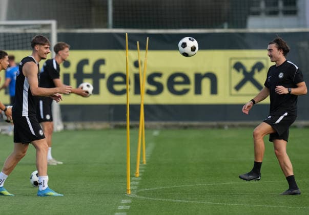 SOCCER - UEFA CL, Sturm vs Fenerbahce GRAZ,AUSTRIA,10.AUG.26 - SOCCER - UEFA Champions League, qualification, Sturm Graz vs Fenerbahce Istanbul, preview, training Sturm. Image shows Szymon Wlodarczyk and Gizo Mamageishvili (Sturm).  GEPAxpictures xMichaelxRiedler