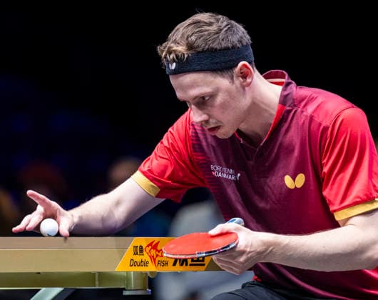 MALMÖ 2026-08-10 Jonathan Groth of Denmark performs his serve ritual in the match against Sweden s Mattias Karlsson in the first round of the men s singles at the Europe Smash Sweden 2026 Table tennis, Tischtennis tournament at Malmö Arena in Malmö, Sweden, on August 10, 2026. MALMÖ SWEDEN x50090x *** MALMÖ, August 10, 2026 — Jonathan Groth of Denmark performs his serve ritual during his match against Sweden’s Mattias Karlsson in the first round of the men’s singles at the Europe Smash Sweden 2026 table tennis tournament at Malmö Arena in Malmö, Sweden, on August 10, 2026 MALMÖ SWEDEN x50090x  Copyright: xJohanxNilssonx xTTx EUROPE SMASH SWEDEN 2026
