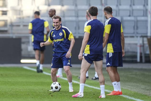 Ahead of Sturm Graz v Fenerbahce - UEFA Champions League Qualifier GRAZ, AUSTRIA - AUGUST 10: Kerem Akturkoglu (L) of Fenerbahce attends a training session ahead of UEFA Champions League third qualifying round second-leg match against Sturm Graz in Graz, Austria on August 10, 2026. Agit Erdi Ulukaya Anadolu Graz Austria. Editorial use only. Please get in touch for any other usage.  Copyright: x2026xAnadoluxAgitxErdixUlukayax
