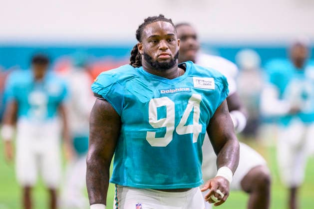 MIAMI GARDENS, FL - AUGUST 10: Miami Dolphins defensive lineman Jordan Phillips (94) stands during the Miami Dolphins Training Camp on August 10 2026, at the Baptist Health Training Complex in Miami Gardens, FL. (Photo by Doug Murray Icon Sportswire) NFL, American Football Herren, USA AUG 10 Dolphins Training Camp EDITORIAL USE ONLY Icon796260810122