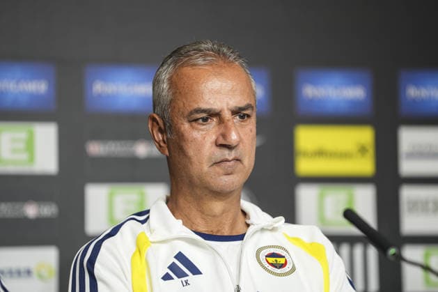 Ahead of Sturm Graz v Fenerbahce - UEFA Champions League Qualifier GRAZ, AUSTRIA - AUGUST 10: Ismail Kartal, head coach of Fenerbahce speaks during a press conference, PK, Pressekonferenz at Liebenau Stadium ahead of UEFA Champions League third qualifying round second-leg match against Sturm Graz in Graz, Austria on August 10, 2026. Agit Erdi Ulukaya Anadolu Graz Austria. Editorial use only. Please get in touch for any other usage.  Copyright: x2026xAnadoluxAgitxErdixUlukayax