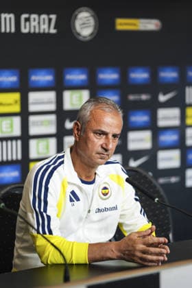 Ahead of Sturm Graz v Fenerbahce - UEFA Champions League Qualifier GRAZ, AUSTRIA - AUGUST 10: Ismail Kartal, head coach of Fenerbahce speaks during a press conference, PK, Pressekonferenz at Liebenau Stadium ahead of UEFA Champions League third qualifying round second-leg match against Sturm Graz in Graz, Austria on August 10, 2026. Agit Erdi Ulukaya Anadolu Graz Austria. Editorial use only. Please get in touch for any other usage.  Copyright: x2026xAnadoluxAgitxErdixUlukayax