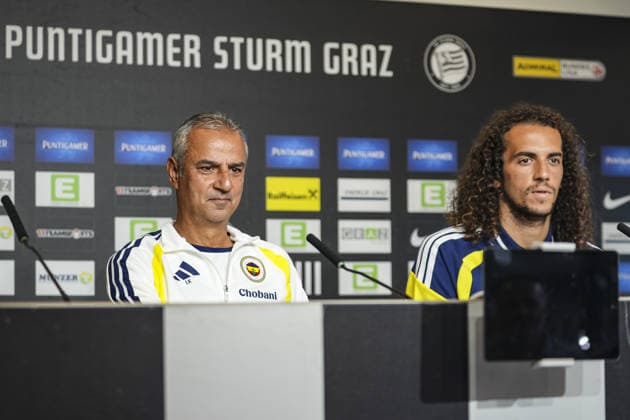 Ahead of Sturm Graz v Fenerbahce - UEFA Champions League Qualifier GRAZ, AUSTRIA - AUGUST 10: Head coach Ismail Kartal (L) and Matteo Guendouzi (R) of Fenerbahce speak during a press conference, PK, Pressekonferenz at Liebenau Stadium ahead of UEFA Champions League third qualifying round second-leg match against Sturm Graz in Graz, Austria on August 10, 2026. Agit Erdi Ulukaya Anadolu Graz Austria. Editorial use only. Please get in touch for any other usage.  Copyright: x2026xAnadoluxAgitxErdixUlukayax