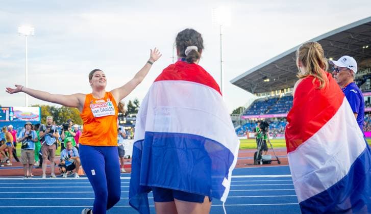 BIRMINGHAM - Alida van Daalen, Jorinde van Klinken and Jessica Schilder after the shot put final at the European Athletics Championships. It is the first time that the European Championships are being held in Great Britain. IRIS VAN DEN BROEK ANP xVIxANPxSportx xxANPxIVx 565234567 originalFilename: 565234567.jpg
