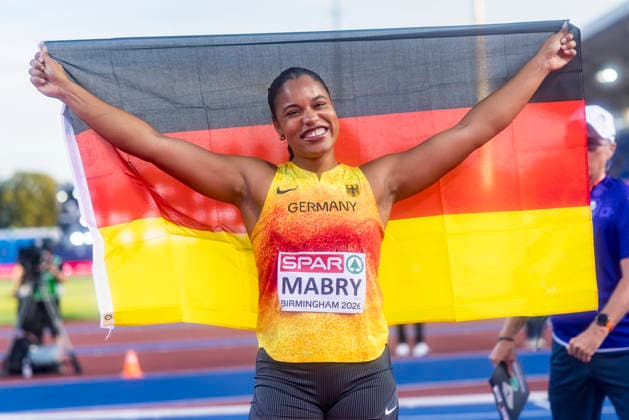 BIRMINGHAM, GREAT BRITAIN - AUGUST 10, 2026 : Yemisi MABRY (GER Germany) wins Bronze and presents the German flag in the shop put final during the European Athletics Championships at Alexander Stadium on August 10, 2026 in Birmingham, Great Britain. Oregon Great Britain Copyright: xAxelxKohringx