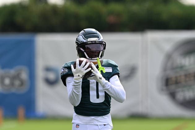PHILADELPHIA, PA - AUGUST 10: Philadelphia Eagles wide receiver Hollywood Brown 0 catches the ball during the Philadelphia Eagles training camp on August 10th, 2026 at Jefferson Health Training Complex in Philadelphia, PA. (Photo by Terence Lewis Icon Sportswire) NFL, American Football Herren, USA AUG 10 Eagles Training Camp EDITORIAL USE ONLY Icon260810070