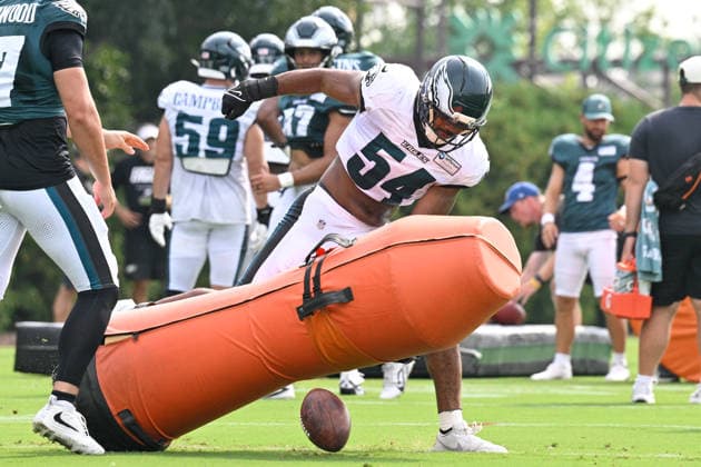 PHILADELPHIA, PA - AUGUST 10: Philadelphia Eagles linebacker Jeremiah Trotter Jr. 54 runs a drill during the Philadelphia Eagles training camp on August 10th, 2026 at Jefferson Health Training Complex in Philadelphia, PA. (Photo by Terence Lewis Icon Sportswire) NFL, American Football Herren, USA AUG 10 Eagles Training Camp EDITORIAL USE ONLY Icon260810098