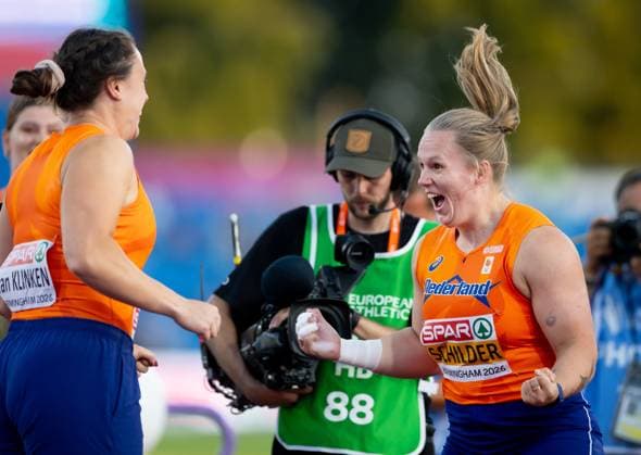 BIRMINGHAM - Jessica Schilder and Jorinde van Klinken after the shot put final at the European Athletics Championships. It is the first time the European Championships are being held in Great Britain. IRIS VAN DEN BROEK ANP xVIxANPxSportx xxANPxIVx 565237772 originalFilename: 565237772.jpg