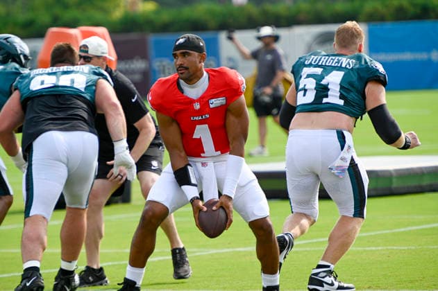 August 10, 2026, Philadelphia, Pennsylvania, United States: EagleÃ¢â‚¬â ¢s QB JALEN HURTS (1) runs offensive drills with C CAM JURGENS (51) and LG LANDON DICKERSON (69) at training camp held at the Jefferson Health Training Complex in Philadelphia Pa NFL, American Football Herren, USA 2026: Philadelphia Eagles Training Camp  - ZUMArf1_ 20260810_zaf_rf1_009 Copyright: xRickyxFitchettx
