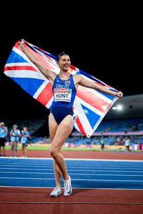 10.08.2026, GBR, Leichtathletik, Europameisterschaft 2026, Abendsession Tag 1, Birmingham Amy Hunt ( Großbritannien ) jubelt im Ziel über den Sieg und die Gold Medaille, 100 Meter Sprint Damen, Finale Birmingham Alexander Stadium England Großbritannien *** August 10, 2026, GBR, Track and Field, 2026 European Championships, Evening Session, Day 1, Birmingham: Amy Hunt of Great Britain celebrates her victory and gold medal at the finish line, Women s 100-meter dash, Final, Alexander Stadium, Birmingham, England, Great Britain Copyright: xNordphoto Memmlerx