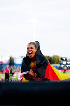 European Athletics Championships; Birmingham, 10.08.2026 Yemisi Mabry celebrates with the German flag at the European Athletics Championships in Birmingham on August 10, 2026. *** European Athletics Championships, Birmingham, August 10, 2026: Yemisi Mabry celebrates with the German flag at the European Athletics Championships in Birmingham on August 10, 2026 Copyright: xBEAUTIFULxSPORTS Flatemerschx