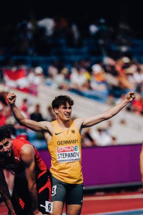 European Athletics Championships; Birmingham, 10.08.2026 German athlete Alexander Stepanov celebrates with his arms raised after finishing a race at the 2026 European Athletics Championships in Birmingham. *** European Athletics Championships, Birmingham, August 10, 2026: German athlete Alexander Stepanov celebrates with his arms raised after finishing a race at the 2026 European Athletics Championships in Birmingham Copyright: xBEAUTIFULxSPORTS Flatemerschx