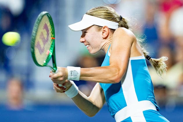 TORONTO, ON - AUGUST 10: Ekaterina Alexandrova of Russia returns a shot during her Quarter-final match of the WTA, Tennis Damen National Bank Open tournament on August 10, 2026 at Sobeys Stadium in Toronto, ON, Canada (Photo by Julian Avram Icon Sportswire) TENNIS: AUG 10 National Bank Open EDITORIAL USE ONLY Icon2608100064