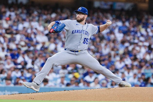 MLB, Baseball Herren, USA - Los Angeles Dodgers vs Kansas City Royals Royals starting pitcher Noah Cameron throws a pitch in the first inning of an MLB game between the Los Angeles Dodgers and Kansas City Royals at Uniqlo Field in Dodger Stadium in Los Angeles, California, USA, 10 August 2026. LOS ANGELES CALIFORNIA United States  Copyright: xCHRISxTORRESx