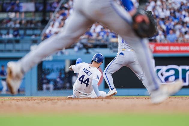 MLB, Baseball Herren, USA - Los Angeles Dodgers vs Kansas City Royals Dodgers center fielder Andy Pages reaches second base in the first inning of an MLB game between the Los Angeles Dodgers and Kansas City Royals at Uniqlo Field in Dodger Stadium in Los Angeles, California, USA, 10 August 2026. LOS ANGELES CALIFORNIA United States  Copyright: xCHRISxTORRESx