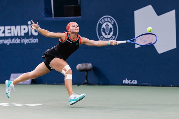 TORONTO, ON - AUGUST 10: Diana Shnaider (RUS) is seen in action during a women s singles quarter-final match at the WTA, Tennis Damen 1000 National Bank Open on August 10, 2026 at Sobeys Stadium in Toronto, ON (Photo by Mathew Tsang Icon Sportswire) TENNIS: AUG 10 National Bank Open EDITORIAL USE ONLY Icon260810029