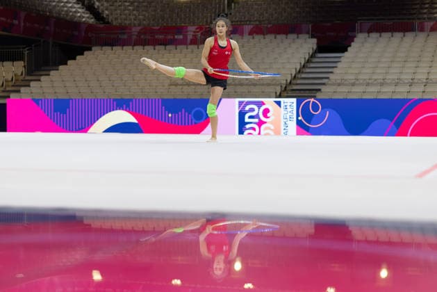 Weltmeisterschaft der Rhythmischen Sportgymnastik Lauren Grüniger aus der Schweiz beim ersten Training in der Festhalle. Weltmeisterschaft der Rhythmischen Sportgymnastik vom 11. bis zum 16. August in der Festhalle in Frankfurt am Main., Frankfurt am Main Hessen Deutschland Festhalle *** World Rhythmic Gymnastics Championships: Lauren Grüniger of Switzerland at her first practice session at the Festhalle. World Rhythmic Gymnastics Championships, August 11–16, at the Festhalle in Frankfurt am Main, Frankfurt am Main, Hesse, Germany. Festhalle