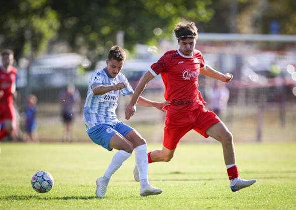 Fussball WFV Pokal 2026 2027 3. Runde 11.08.2026 FC Rottenburg - SV Stuttgarter Kickers Maximilian Zaiser (li, Kickers) gegen Raphael Langer (re, FC Rottenburg) *** Soccer WFV Cup 2026–2027, Round 3, August 11, 2026: FC Rottenburg vs. SV Stuttgarter Kickers—Maximilian Zaiser (left, Kickers) vs. Raphael Langer (right, FC Rottenburg)