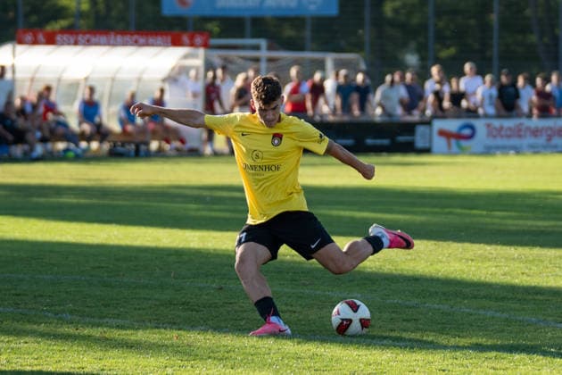 Torchance durch Luca Molinari (SG Sonnenhof Großaspach, 21), SSV Schwäbisch Hall vs. SG Sonnenhof Großaspach, Fussball, WFV-Pokal, 3. Runde, 11.08.2026 Schwäbisch Hall Baden-Wuerttemberg Deutschland *** Scoring chance by Luca Molinari, SG Sonnenhof Großaspach, 21, SSV Schwäbisch Hall vs. SG Sonnenhof Großaspach, Soccer, WFV Cup, 3rd Round, August 11, 2026, Schwäbisch Hall, Baden-Württemberg, Germany Copyright: xkolbert-press PhilipxZieglerx