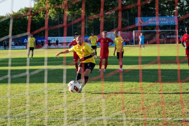 Fabian Eisele (SG Sonnenhof Großaspach, 23) erzielt das 0:3 durch einen Handelfmeter, SSV Schwäbisch Hall vs. SG Sonnenhof Großaspach, Fussball, WFV-Pokal, 3. Runde, 11.08.2026 Schwäbisch Hall Baden-Wuerttemberg Deutschland *** Fabian Eisele of SG Sonnenhof Großaspach, 23, scores the 0-3 goal on a handball penalty kick, SSV Schwäbisch Hall vs. SG Sonnenhof Großaspach, Soccer, WFV Cup, 3rd Round, August 11, 2026, Schwäbisch Hall, Baden-Württemberg, Germany Copyright: xkolbert-press PhilipxZieglerx