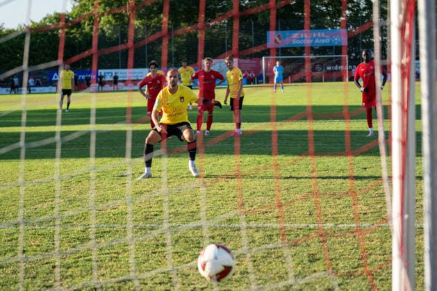 Fabian Eisele (SG Sonnenhof Großaspach, 23) erzielt das 0:3 durch einen Handelfmeter, SSV Schwäbisch Hall vs. SG Sonnenhof Großaspach, Fussball, WFV-Pokal, 3. Runde, 11.08.2026 Schwäbisch Hall Baden-Wuerttemberg Deutschland *** Fabian Eisele of SG Sonnenhof Großaspach, 23, scores the 0-3 goal on a handball penalty kick, SSV Schwäbisch Hall vs. SG Sonnenhof Großaspach, Soccer, WFV Cup, 3rd Round, August 11, 2026, Schwäbisch Hall, Baden-Württemberg, Germany Copyright: xkolbert-press PhilipxZieglerx