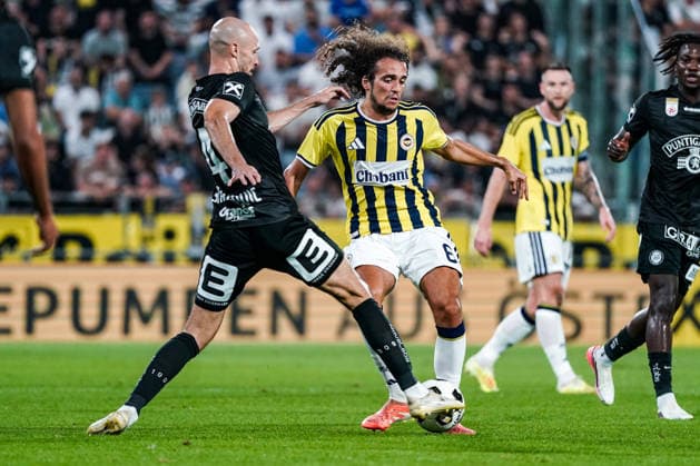 Fussball: Österreich: UEFA Champions League Qualifikation 2026 2027 - 3. Runde, 11.08.2026 - SK Sturm Graz (Österreich) vs. Fenerbahce Istanbul (Türkei) - Merkur Arena (Graz, Österreich); Jon Gorenc Stankovic (Sturm Graz), Matteo Guendouzi (Fenerbahce SK) *** Soccer Austria UEFA Champions League Qualifying 2026–2027, Round 3, August 11, 2026: SK Sturm Graz (Austria) vs. Fenerbahçe Istanbul (Turkey) at Merkur Arena, Graz, Austria; Jon Gorenc Stankovic (Sturm Graz), Matteo Guendouzi (Fenerbahçe SK) Copyright: xLUKAxKOLANOVICx