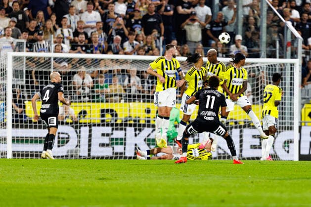 GRAZ, AUSTRIA - 11 AUGUST 2026: Image shows free kick of Kayombo Axel (Sturm Graz, 11) during UEFA Champions League 2026 27 Third Qualifying Round, Second Leg: SK Sturm Graz vs Fenerbahce SK at Stadion Graz Liebenau on 11 08 2026 in Graz, Austria. Austria Copyright: xFröhlichxPascalx
