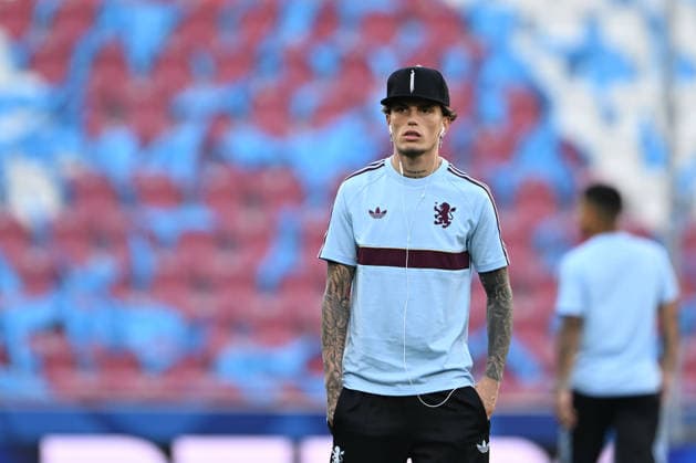 Ahead of PSG v Aston Villa - UEFA Super Cup SALZBURG, AUSTRIA - AUGUST 11: Kosta Nedeljkovic of Aston Villa inspects the pitch at Salzburg Stadium in Salzburg, Austria, ahead of the UEFA Super Cup match against PSG on August 11, 2026. Harun Ozalp Anadolu Salzburg Austria. Editorial use only. Please get in touch for any other usage.  Copyright: x2026xAnadoluxHarunxOzalpx