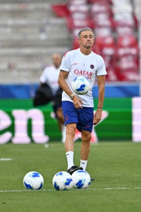 PSG hold final training session ahead of UEFA Super Cup SALZBURG, AUSTRIA - AUGUST 11: Paris Saint-Germain s head coach Luis Enrique leads his team s final training session under head coach Luis Enrique at Salzburg Stadium in Salzburg, Austria, ahead of the UEFA Super Cup match against Aston Villa on August 11, 2026. Isa Terli Anadolu Salzburg Austria. Editorial use only. Please get in touch for any other usage.  Copyright: x2026xAnadoluxIsaxTerlix