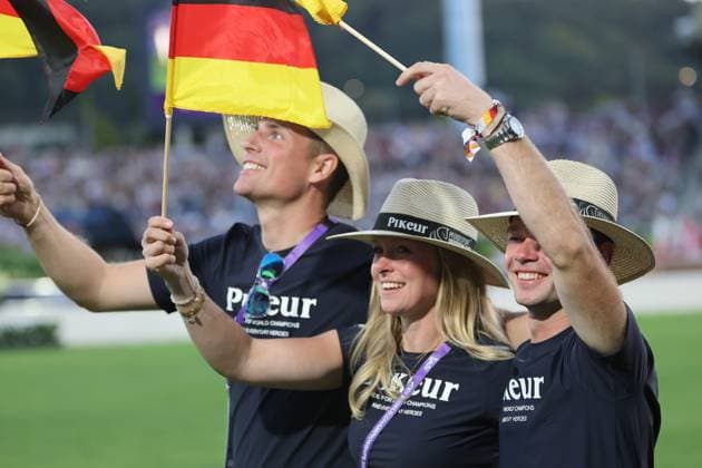 Raphael Netz (GER) mit Selina Söder (Tochter von Ministerpräsident Markus Söder, Dressur , Eröffnungsfeier , Opening ceremony , AACHEN - FEI World Championships 2026, Weltfest des Pferdesports, Reitsport Weltmeisterschaft 2026, Aachen 2026, Welcome Home 2026, Aachener Soers, 11. bis 23. August 2026, Reitsport, 11.08.2026, Aachen Aachener Soers Deutschland *** Raphael Netz (GER) with Selina Söder, daughter of Minister President Markus Söder, dressage, opening ceremony, AACHEN FEI World Championships 2026, World Equestrian Festival, 2026 World Equestrian Games, Aachen 2026, Welcome Home 2026, Aachener Soers, August 11–23, 2026, Equestrian Sports, August 11, 2026, Aachen Aachener Soers Germany