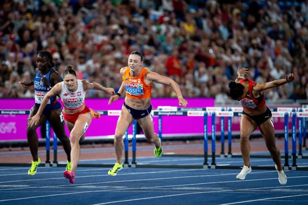 11.08.2026, GBR, Leichtathletik, Europameisterschaft 2026, Abendsession Tag 2, Birmingham Nadine Visser ( Niederlande ), Pia Skrzyszowska ( Polen ), Ditaji Kambundji ( Schweiz ) im Zielsprint Fotofinish, 100 Meter Hürden Damen, Finale Birmingham Alexander Stadium England Großbritannien *** August 11, 2026, GBR, Track and Field, 2026 European Championships, Evening Session Day 2, Birmingham: Nadine Visser (Netherlands), Pia Skrzyszowska (Poland), and Ditaji Kambundji (Switzerland) in a photo finish, Women’s 100-meter hurdles final, Alexander Stadium, Birmingham, England, Great Britain Copyright: xNordphoto Memmlerx