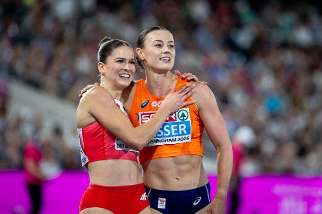 11.08.2026, GBR, Leichtathletik, Europameisterschaft 2026, Abendsession Tag 2, Birmingham Pia Skrzyszowska ( Polen ), Nadine Visser ( Niederlande ) im Ziel, warten auf die Entscheidung zu Gold Silber Medaille im Fotofinish, Birmingham Alexander Stadium England Großbritannien *** August 11, 2026, GBR, Track and Field, 2026 European Championships, Evening Session, Day 2, Birmingham: Pia Skrzyszowska of Poland and Nadine Visser of the Netherlands cross the finish line, awaiting the decision on the gold and silver medals in a photo finish, Alexander Stadium, Birmingham, England, Great Britain Copyright: xNordphoto Memmlerx