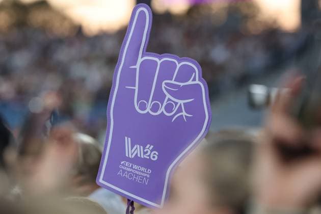 Aachener Klenkes das Zeichen der Aachener als Begrüssungszeichen der Zuschauer , Eröffnungsfeier , Opening ceremony , AACHEN - FEI World Championships 2026, Weltfest des Pferdesports, Reitsport Weltmeisterschaft 2026, Aachen 2026, Welcome Home 2026, Aachener Soers, 11. bis 23. August 2026, Reitsport, 11.08.2026, Aachen Aachener Soers Deutschland *** Aachen Klenkes—the symbol of the people of Aachen—as a greeting to spectators, Opening Ceremony, AACHEN FEI World Championships 2026, World Equestrian Festival, 2026 World Equestrian Games, Aachen 2026, Welcome Home 2026, Aachen Soers, August 11–23, 2026, Equestrian Sports, August 11, 2026, Aachen Soers, Germany