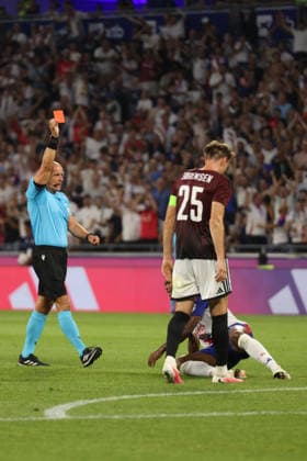 Szymon Marciniak seen during UEFA Champions League third round qualifying game between teams of Olympique Lyonnais Lyon and Sparta Praha (Quentin Motiel-Font Ball Raw Images) Decines-Charpieu Groupama Stadium France Copyright: xQuentinxMontiel-Fontx QuentinLyonspart262700019